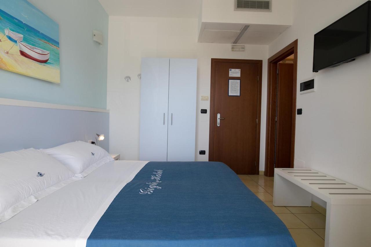 Gigli Hotel Salento Marina Di Pescoluse Quarto foto